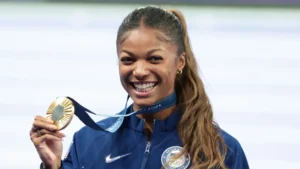 Gabby Thomas wins 200m Gold Medal